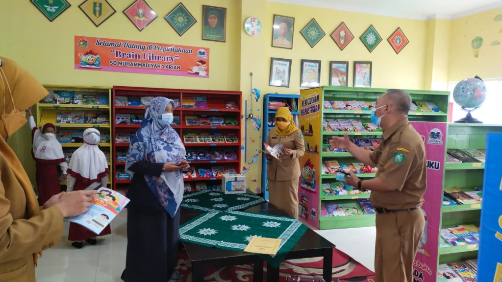 Dinas Perpustakaan Kunjungi SD Muhammadiyah 1 Krian