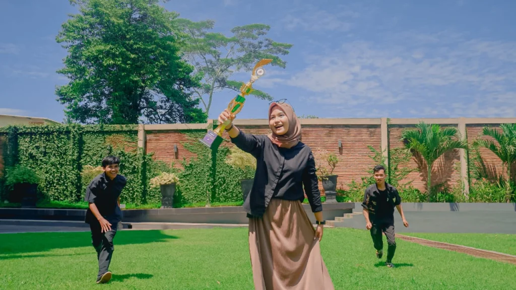 Multimedia SMK Mutu Gondanglegi Juara Lomba Sinematografi