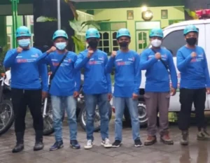 Atribut Relawan Bencana Tanda Riya?