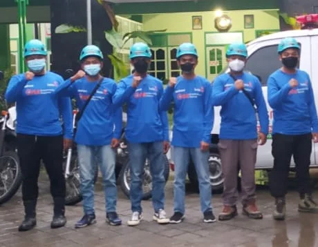 Atribut Relawan Bencana Tanda Riya?