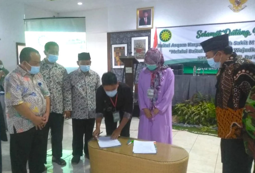 Lulusan Baitul Arqam RSML Teken Kontrak Komitmen Bermuhammadiyah