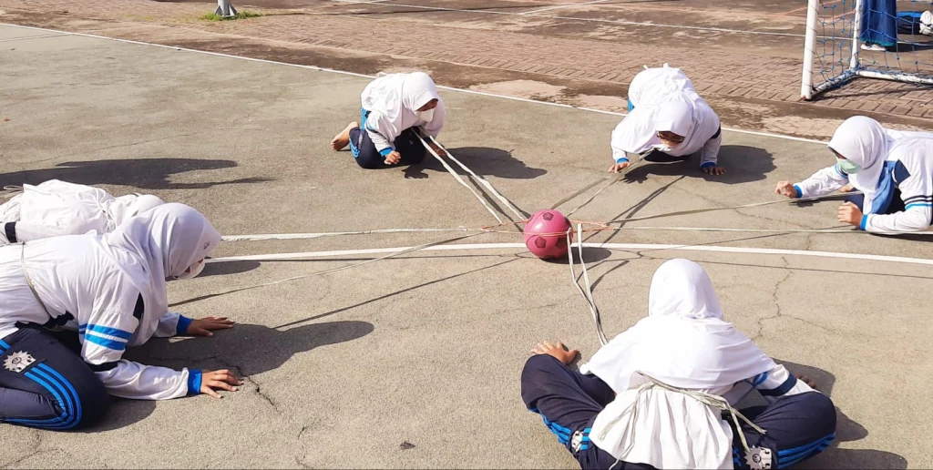 Outbound bareng PLPK Smamio, Siswa Berlian Akhirnya Tertawa Lepas