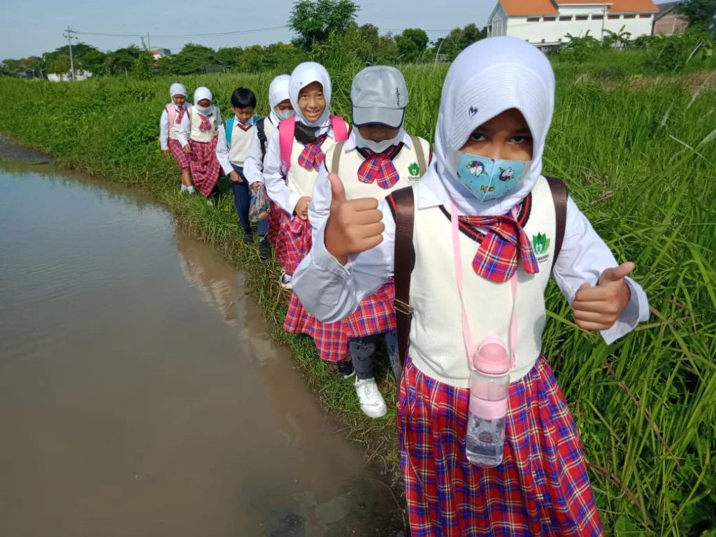 Jelajah Alam Mengasyikkan ala SD Almadany