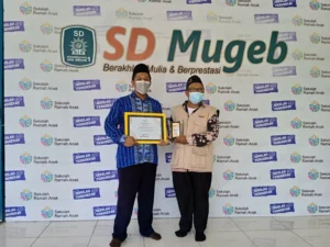 Donasi Semeru Rp 40 Juta, SD Mugeb Penghimpun Terbaik KLL GKB