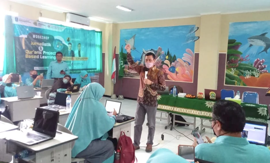 Sedekah Jempol Warnai Workshop Jurnalistik SD Musix