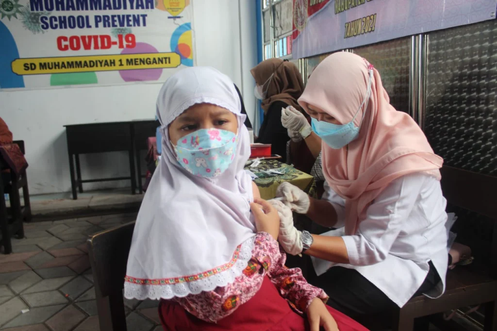 Panggung Kreasi Meriahkan Vaksinasi di Sekolah Kreatif Menganti