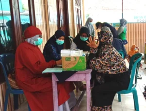 Posyandu Lansia Pantau Kesehatan Warga Kepatihan Bojonegoro