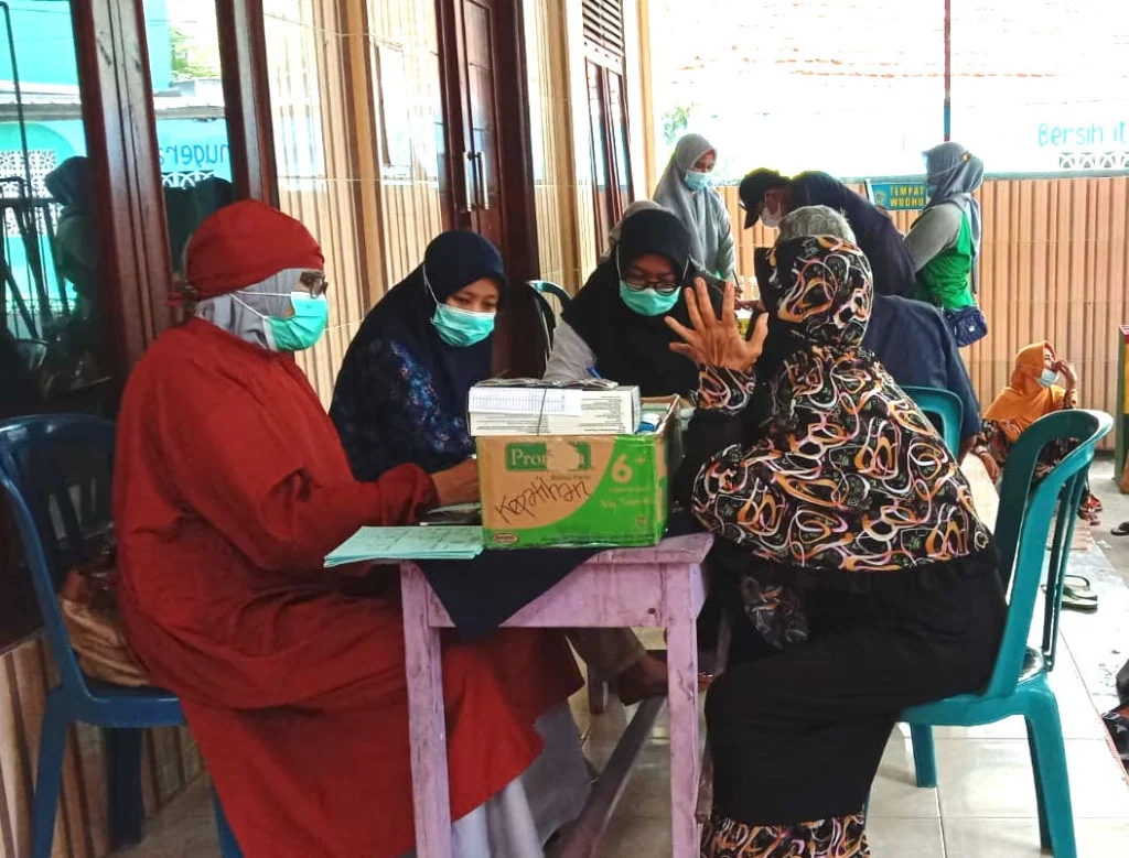 Posyandu Lansia Pantau Kesehatan Warga Kepatihan Bojonegoro