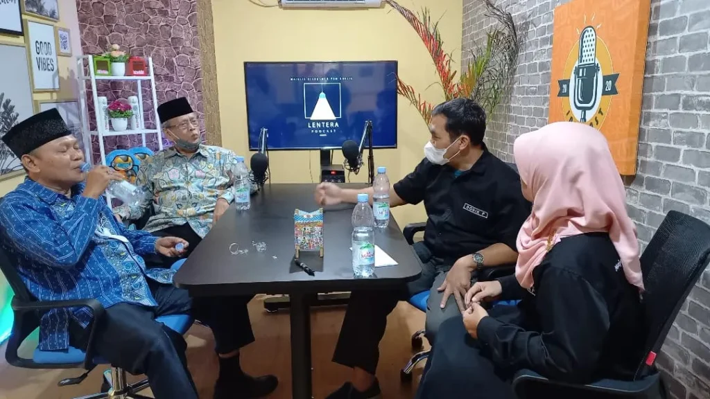 Saat Majelis Dikdasmen PDM Gresik Culik Tamu Palembang untuk Podcast