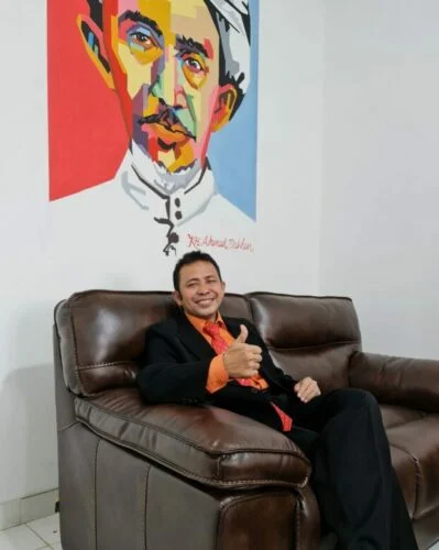 Maju dengan Kepala Sekolah Abnormal Bersenjatakan Diabram