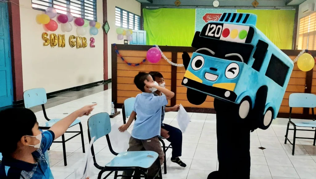 Bus Tayo dan 700 Susu Zee Ceriakan Vaksinasi di Berlian