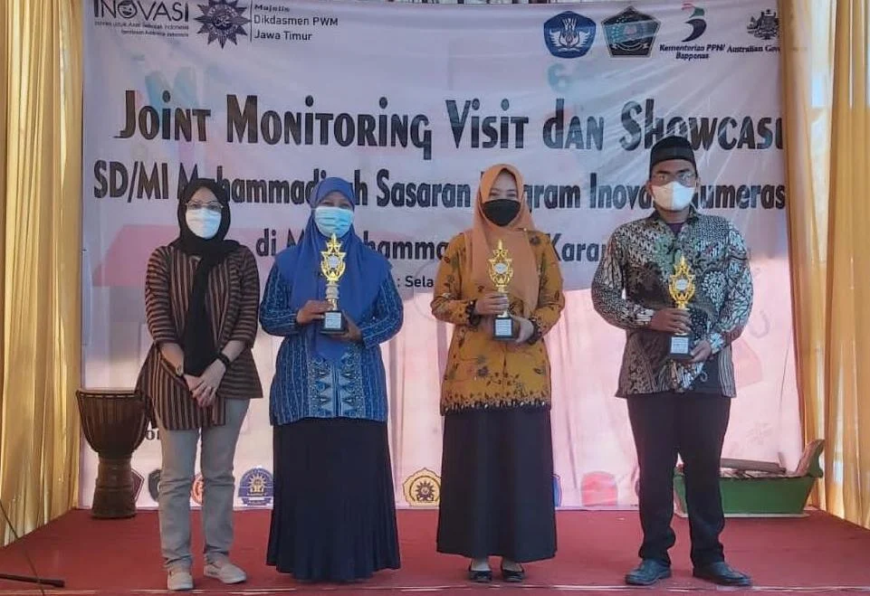 Tiga Guru KKG Numerasi Gresik Terima Penghargaan