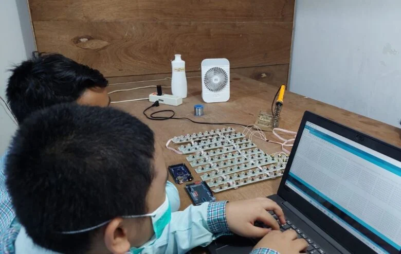 E-Jams SDMM Melaju ke Semifinal Lomba Robot Nasional