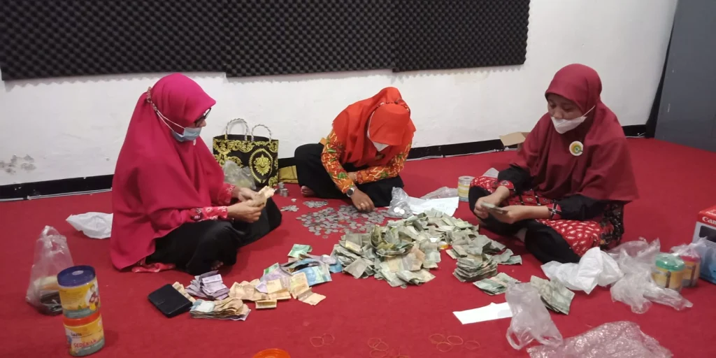 Dari Uang Recehan Terkumpul Rp 9 Juta, Infak Perdana LazismuKid’s