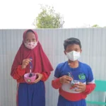 Siswa SD Almadany Olah Kertas Bekas Jadi Kerajinan Menarik