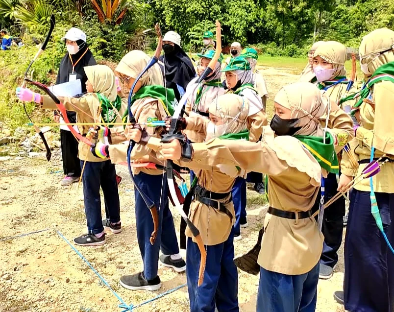 Qobilah SDM2GKB Regu Putri Juara Lomba Memanah Tingkat Jatim