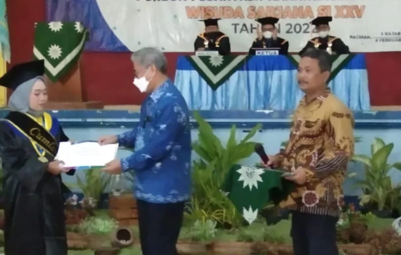 Prof Zainuddin Maliki Beri Beasiswa S2 bagi Lulusan Terbaik STAIM Paciran