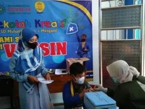 Vaksinasi Dosis Kedua di Sekolah Kreatif Menganti Lebih Kondusif