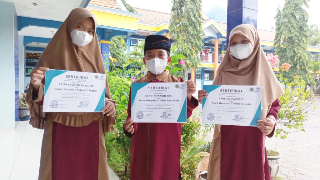 Tiga Siswa MTsM 9 Wotan Raih Gelar di Masif 2022