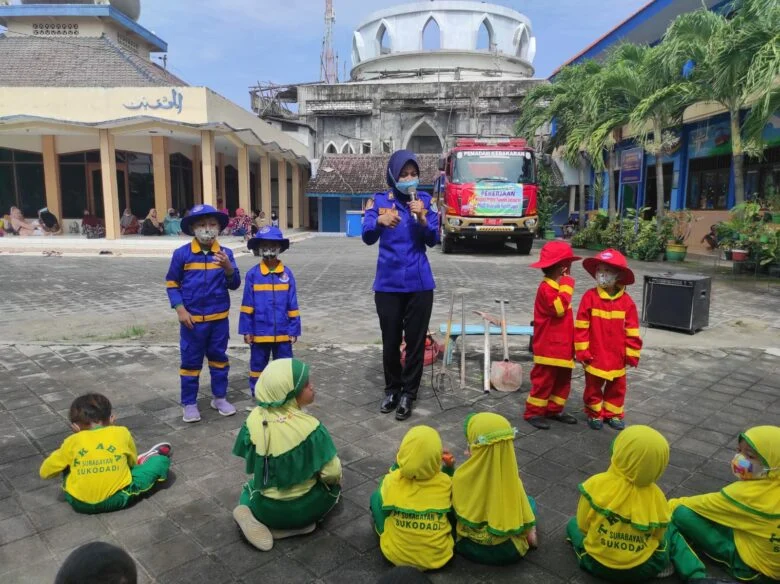 Saat PAUD Aisyiyah Surabayan Datangkan Pasukan Damkar