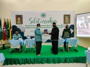Dikunjungi Tamu Samarinda, PDM Surabaya Jelaskan Rumah Tusuk Sate