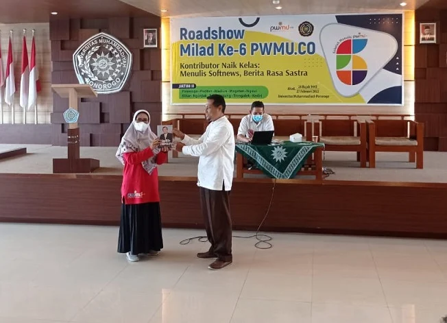 Bangga Dapat Buku Nadjib Hamid, Kontributor Nekat Ini Sempat Sakit