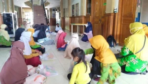 Terapi Ketuk Jari dalam Trauma Healing Aisyiyah Trenggalek
