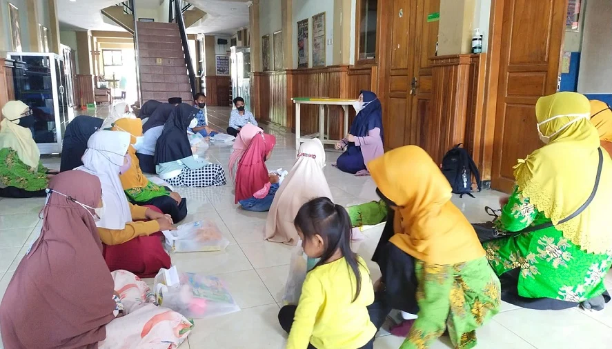 Terapi Ketuk Jari dalam Trauma Healing Aisyiyah Trenggalek