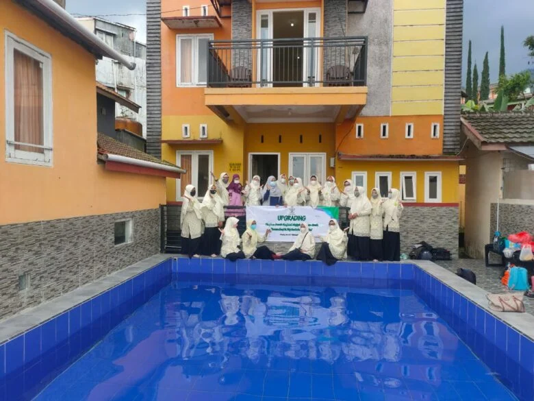 Gara-gara Ini Acara Nasyiah Dibuka di Kolam Renang