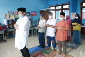 SD Ikrom Wage Peringati Isra Mikraj dengan Shalat Berjamaah