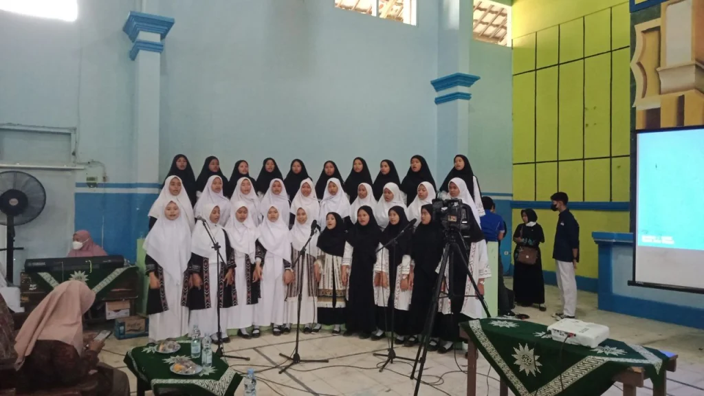 Karangasem Voice Hibur Peserta Bedah Buku 99 Mutiara Hati