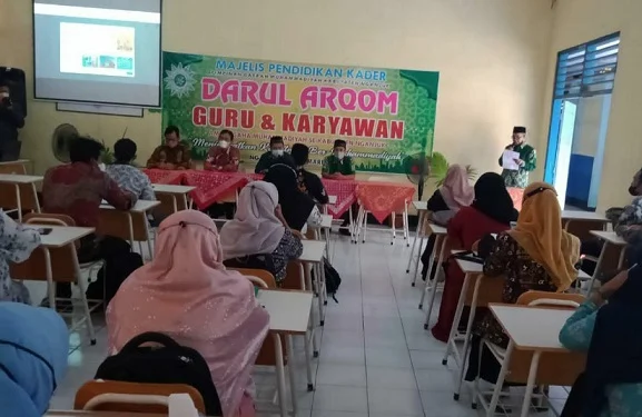 Guru-Karyawan AUM Harus Jelas Identitas Muhammadiyahnya