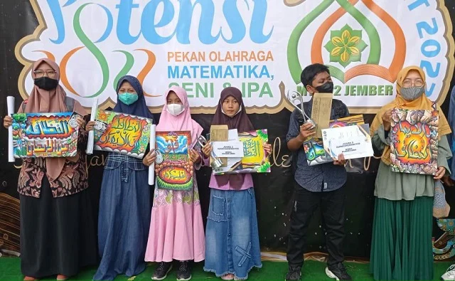 Belajar Asmaul Husna lewat Seni Kaligrafi