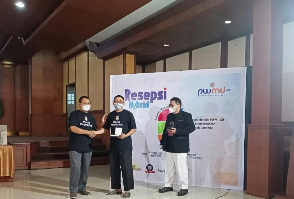 Ustadz Ngaji Hadits pun Dapat Doorprize