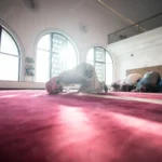 Lebih Utama Mana Shalat Tarawih Berjamaah dengan Sendirian?