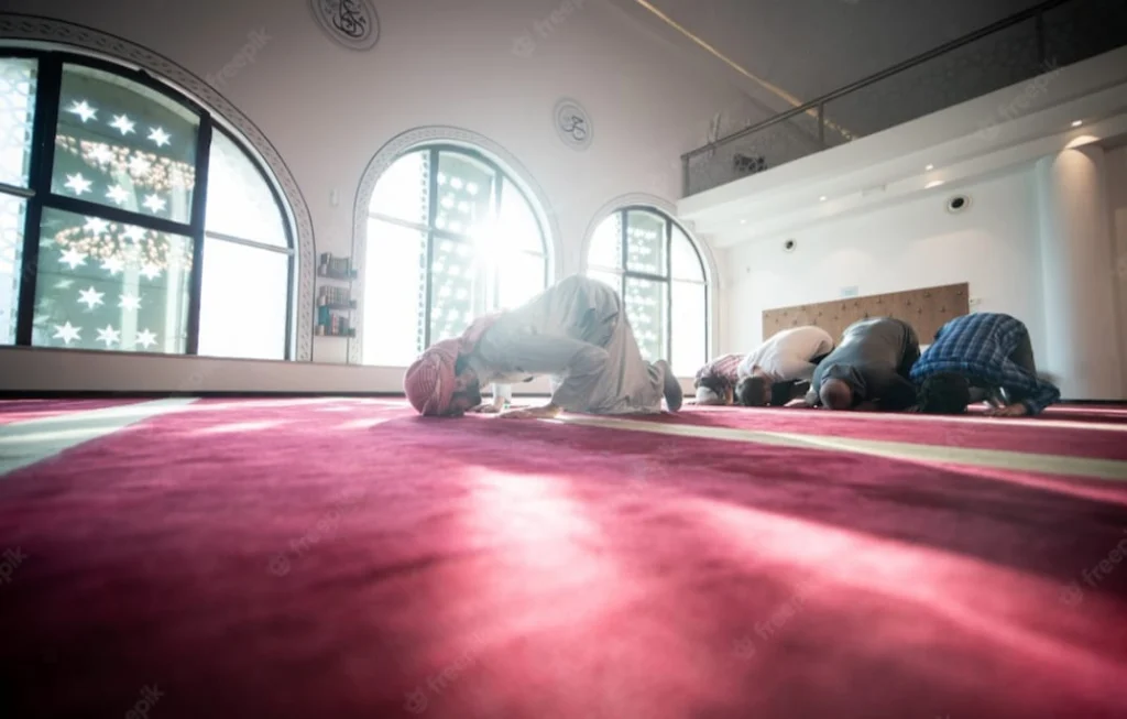 Lebih Utama Mana Shalat Tarawih Berjamaah dengan Sendirian?