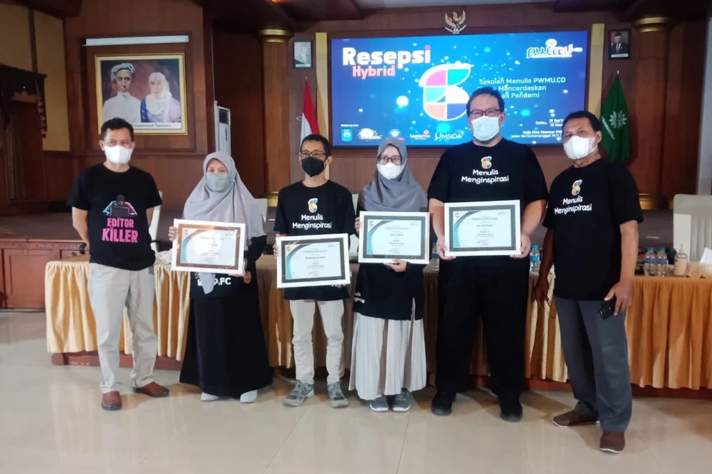 Kegigihan Menulis Guru SDMM Ini Berbuah Kemenangan