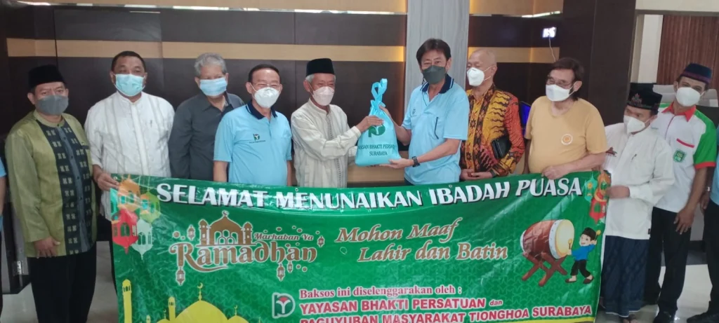 Masyarakat Tionghoa ke Muhammadiyah Jatim, Salurkan 1000 Sembako