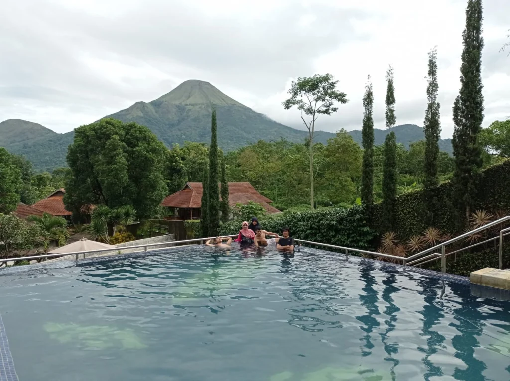 Hukum Berenang saat Puasa ﻿