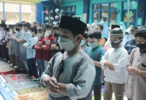 Imam dan Khatib Cilik di Simulasi Idul Fitri SD Mumtaz