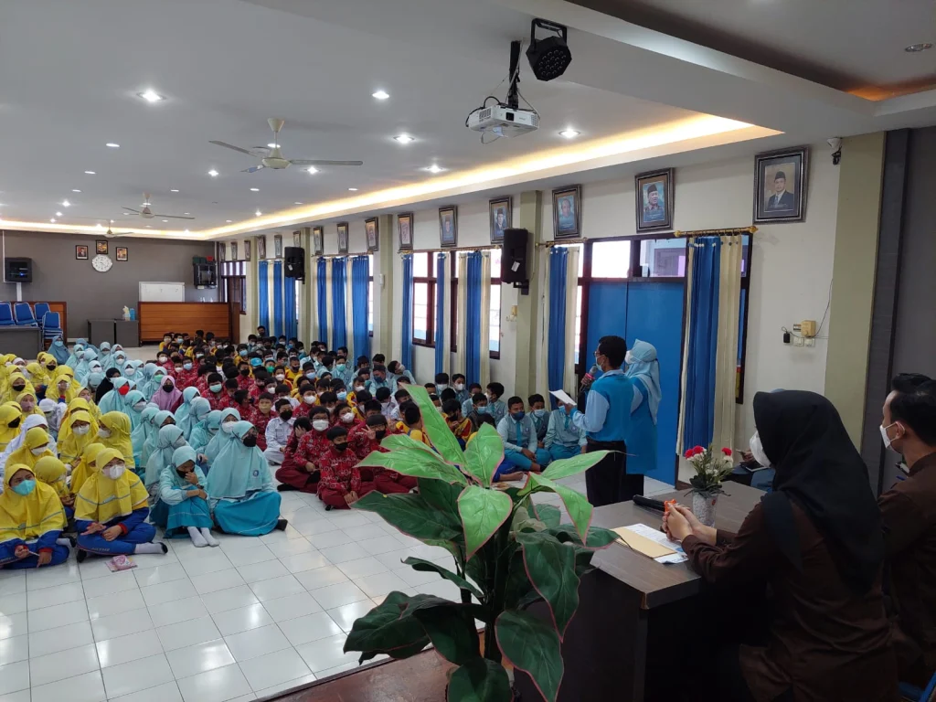 Kelas Public Speaking Berlian Gandeng Trainer Nasional