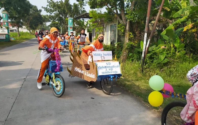 Joyful, SDM 3 ICP Sumberrejo Ajak Siswanya Bersepeda Hias