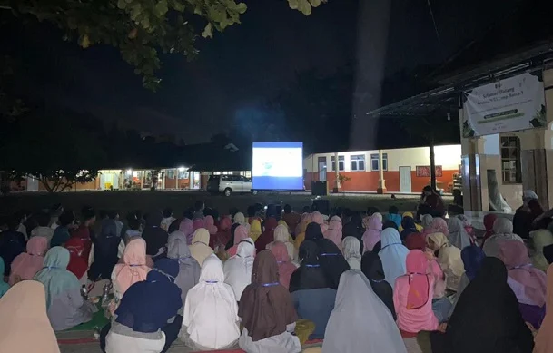 Memantik Mimpi lewat Nobar Laskar Pelangi