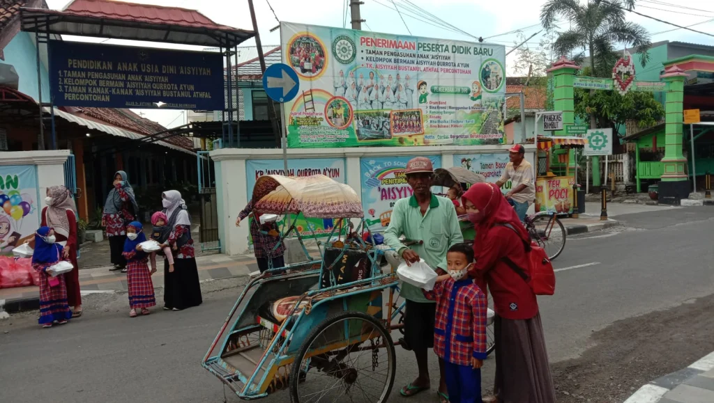 Berbagi Takjil Asah Empati Siswa PAUD ABA Percontohan Bojonegoro