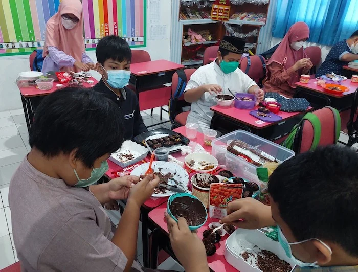 Berbuka sesuai Sunnah, Siswa SDMM Kreasi Kurma