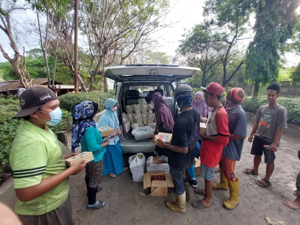 JTB Ikwam SDMM Berbagi Nasi Kotak dan Sembako di Delapan Lokasi
