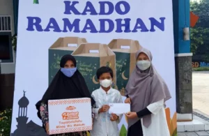 SD Mugeb-Lazismu Bagikan 200 Kado Ramadhan