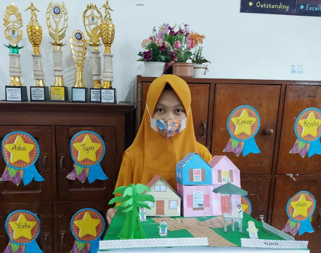 Ramadhan Kreatif Siswa SDMM Bikin Maket Rumah