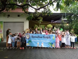 Santri TPQ At-Taqwa PPI Berbagi Takjil
