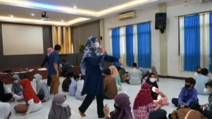 Beradu Permainan Estafet di TCDA SDMM, Asyik!